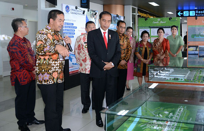 Presiden Joko Widodo saat meresmikan Terminal Baru Bandara Internasional Supadio