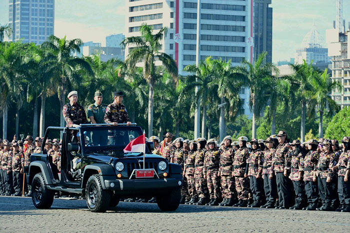 Presiden Joko Widodo saat bertindak sebagai inspektur apel kebangsaan bela negara Forum Komunikasi Putra-Putri Purnawirawan Indonesia (FKPPI)