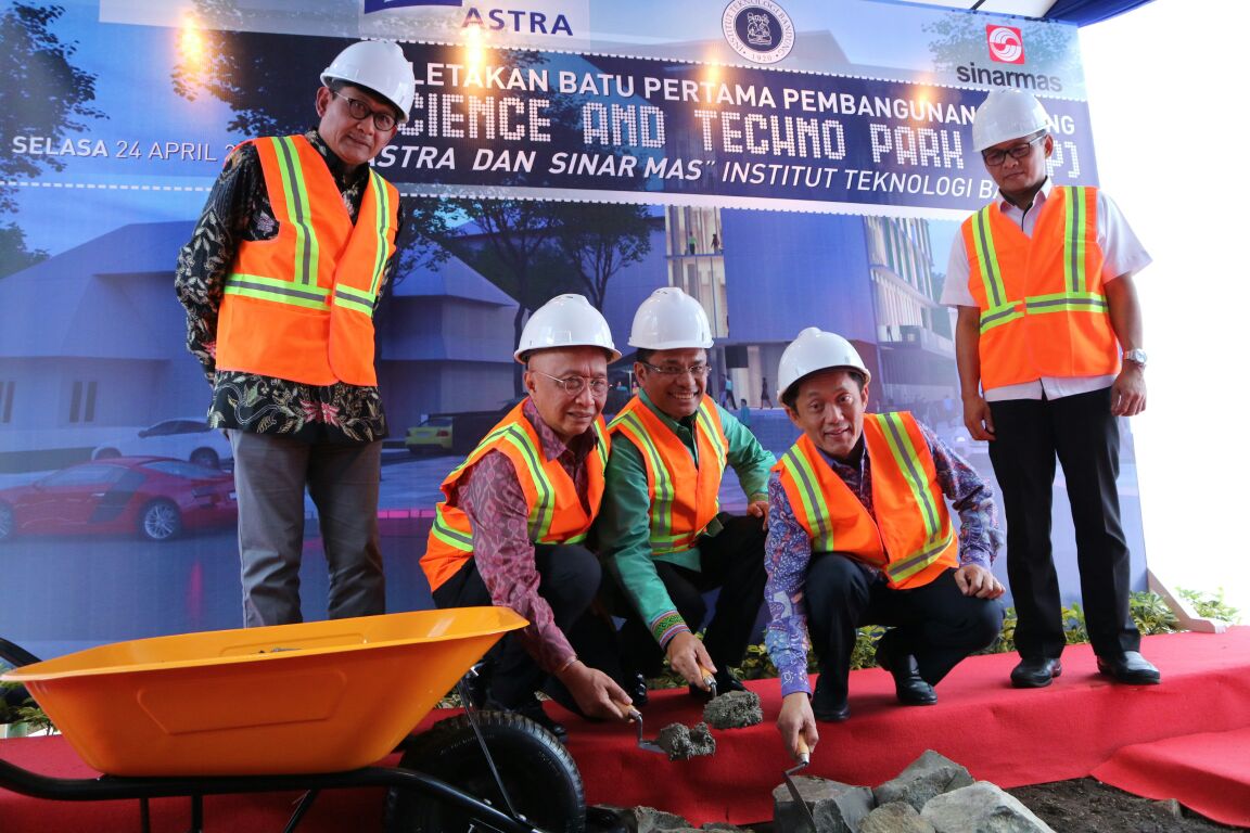 Peletakan batu pertama pembangunan gedung Science and Techno Park Astra Sinar Mas