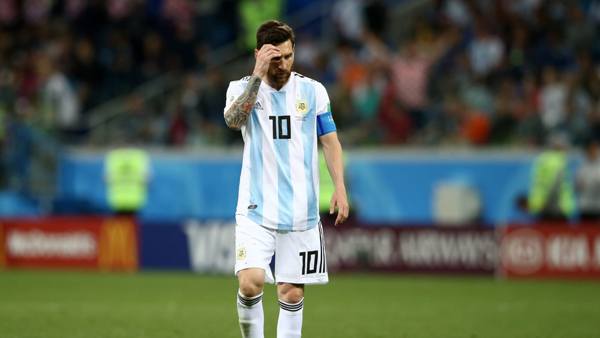 Messi tak kuasa menahan Argentina dipecundangi