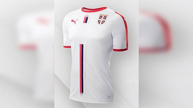 Garis lurus di tengah membuat desain jersey Serbia terlihat tegas. Cocok dipakai untuk para atlet yang bertubuh bagus. 