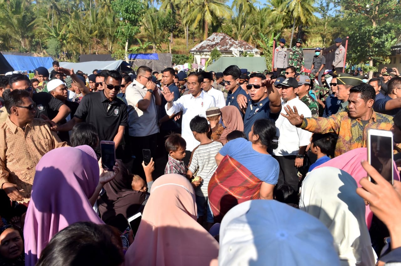 Presiden ingin agar warga setempat diberikan edukasi mengenai pembangunan rumah yang tahan gempa. Untuk meminimalkan kerusakan yang terjadi jika bencana tersebut kembali melanda di kemudian hari.