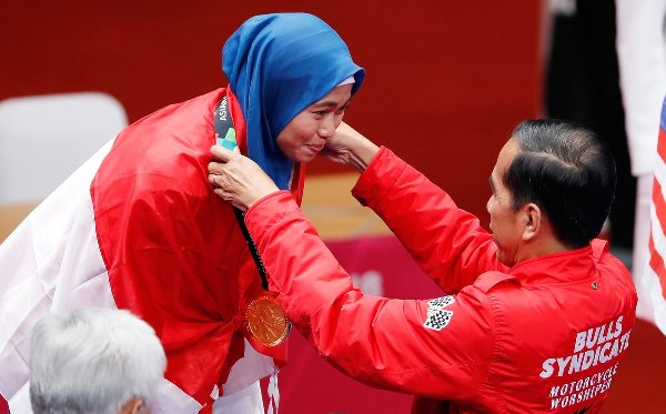 Peraih Medali Emas Pertama Indonesia