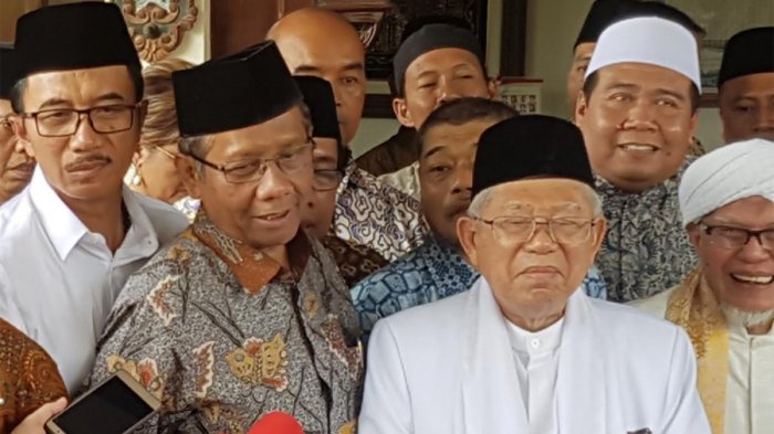 Kiai Maruf bertemu Mahfud MD di kediaman keluarga Gus Dur. (Istimewa)